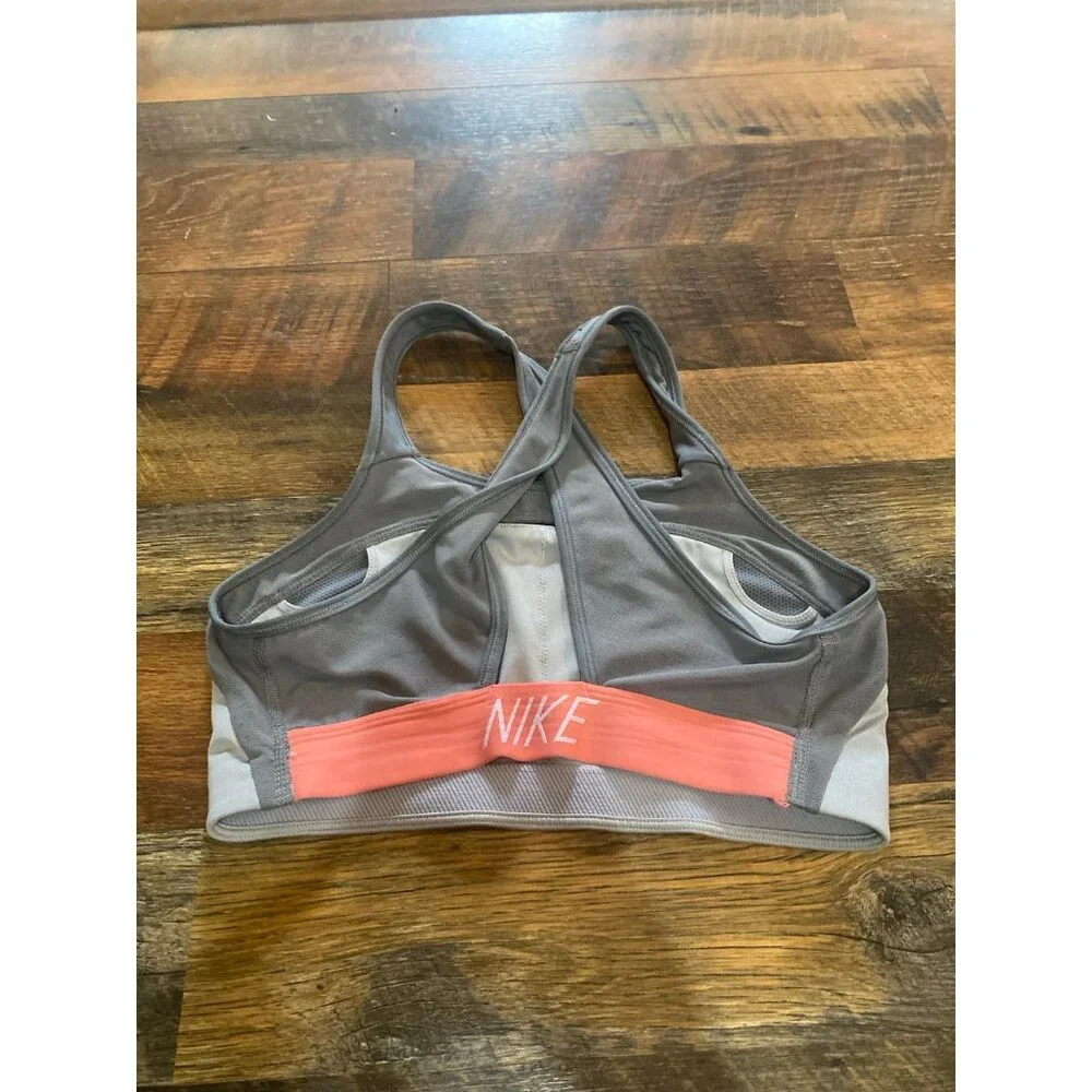 Nike Sports‎ Bra - Picture 2 of 3